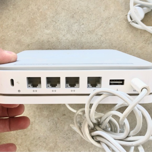 Apple Router Model Number A1408 - Picture 5 of 7